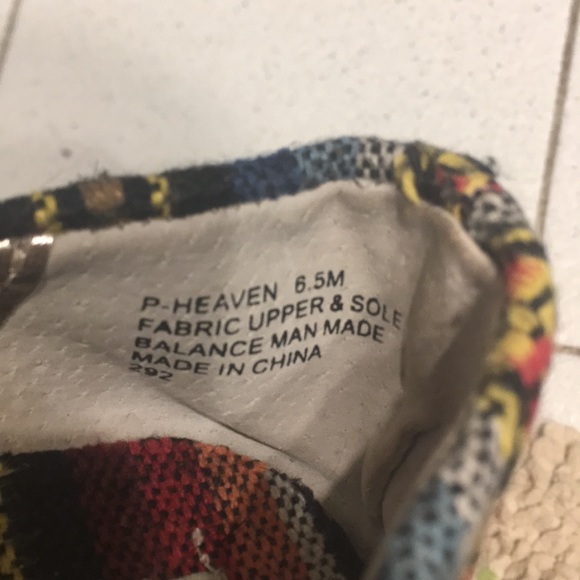 Tribal Print Steve Madden Flats- Barely Worn - Picture 3 of 4